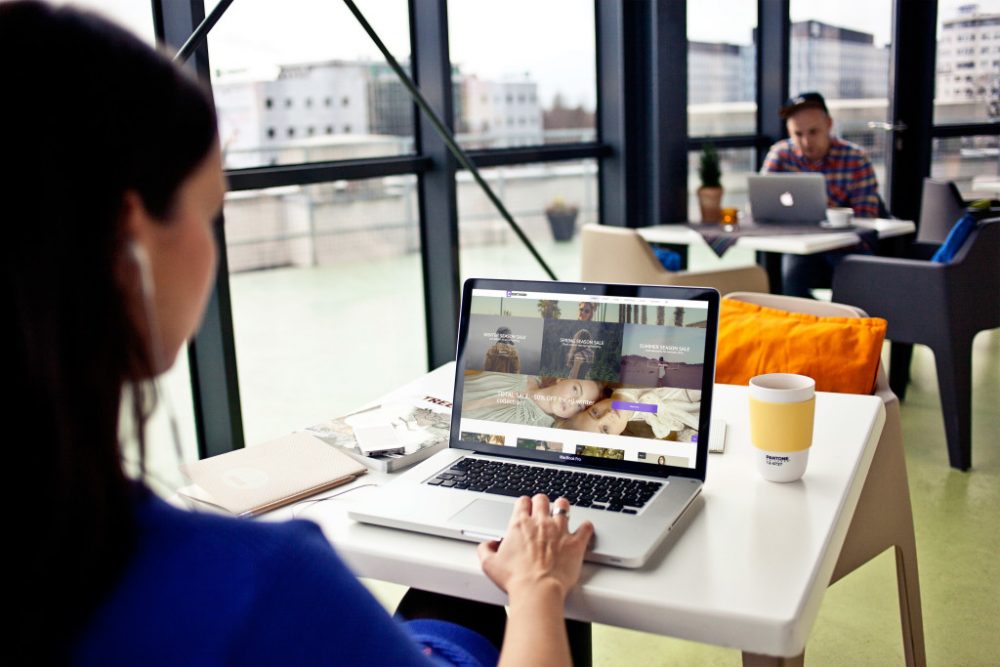 free-macbook-mockup-1024x683